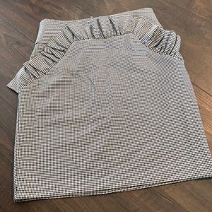 H&M mini skirt black and white houndstooth with ruffle and pockets size 2